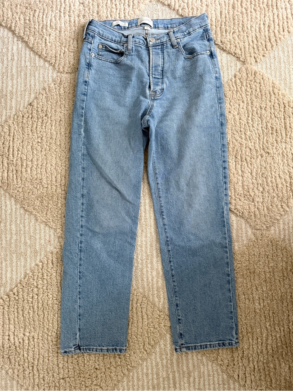 Universal Thread Women's Light Blue Straight-Leg Jeans